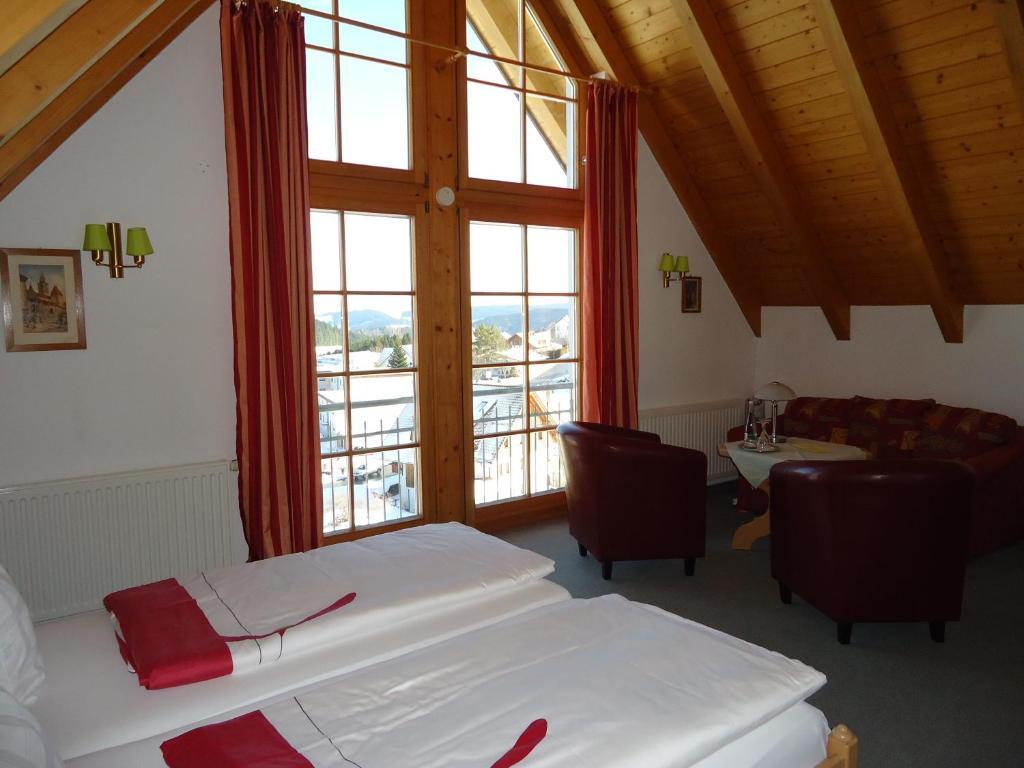 Berghotel Schiller Schonach im Schwarzwald Bilik gambar